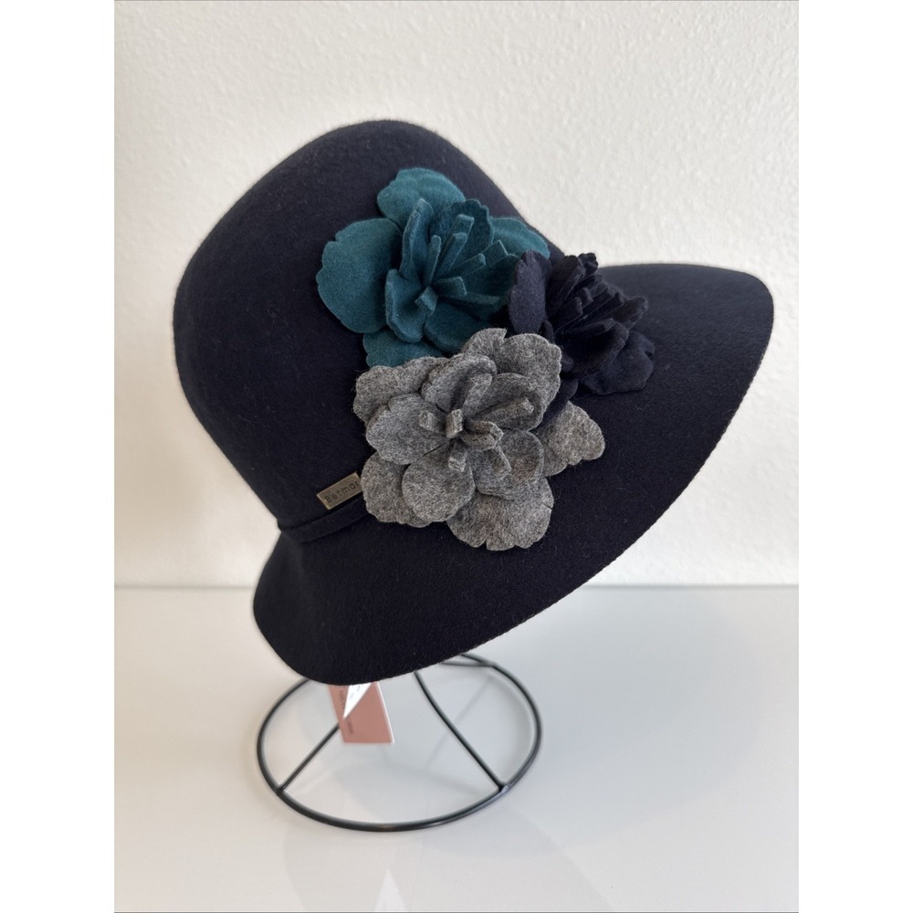 Betmar New York 100% Wool Felt Cloche  Hat Blue With Felt Flowers NWT